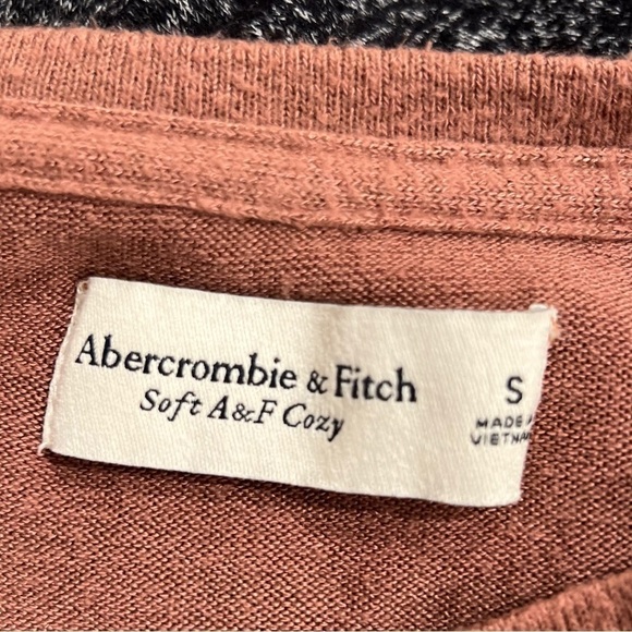 Abercrombie & Fitch Soft A & F Cozy Women’s Crewneck Sweater Size Small - Picture 3 of 4